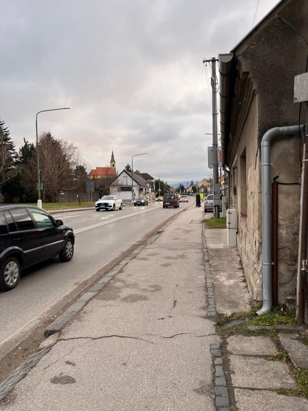 Chodník na Hlavnej ulici