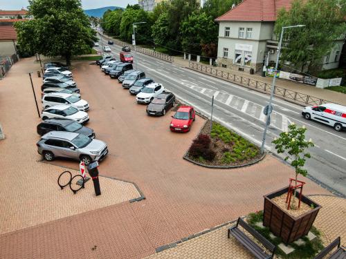 spoplatnené bude toto parkovisko na Hlavnej ulici.