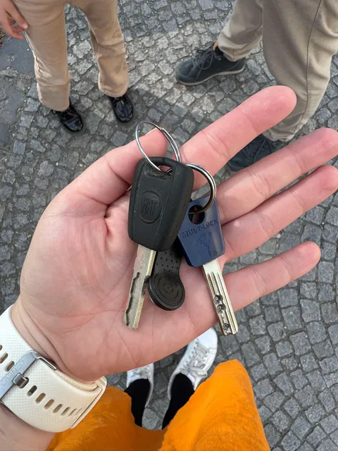 Nájdené kľúče - bezpečnostný kľúč s čipom a kľúč od auta - Fiat
