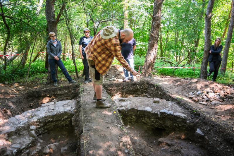 STUPAVA, 5.6.2026 - V lokalite Šibeničný vŕšok sa v uplynulých dňoch uskutočnila druhá etapa archeologického výskumu historickej šibenice. Foto: Peter Kubička.