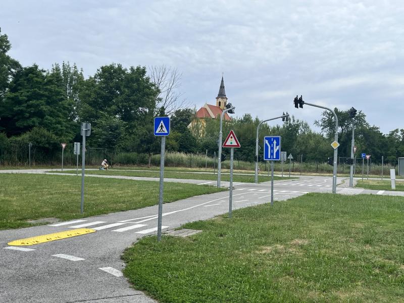 Dopravné ihrisko v areáli základnej školy.