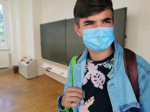 V ŠKOLE NAMIESTO RESPIRÁTOROV RÚŠKA