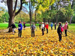 V STREDU O 15.00 UKÁŽKOVÁ HODINA NORDIC WALKING PRE SENIOROV 1