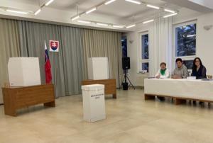 ZAČALO  SA  REFERENDUM  O  ZMENE  ÚSTAVY 1